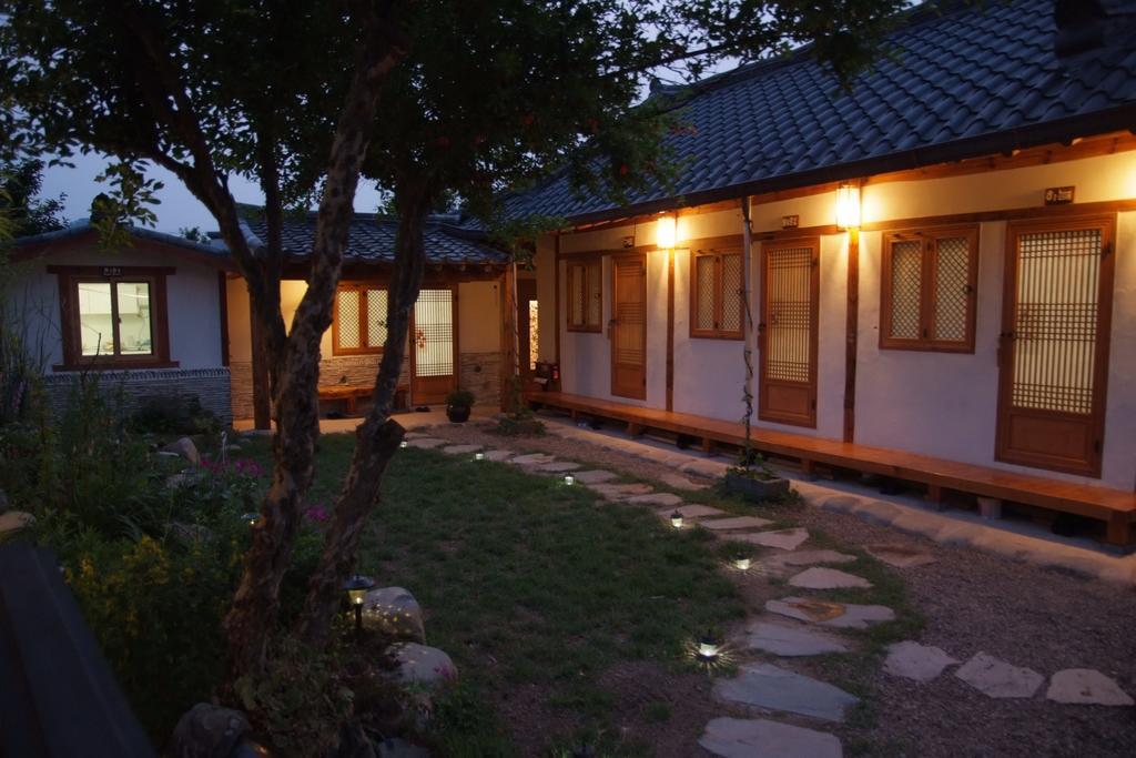 Floral Space Hanok Guesthouse Gyeongju Exterior foto